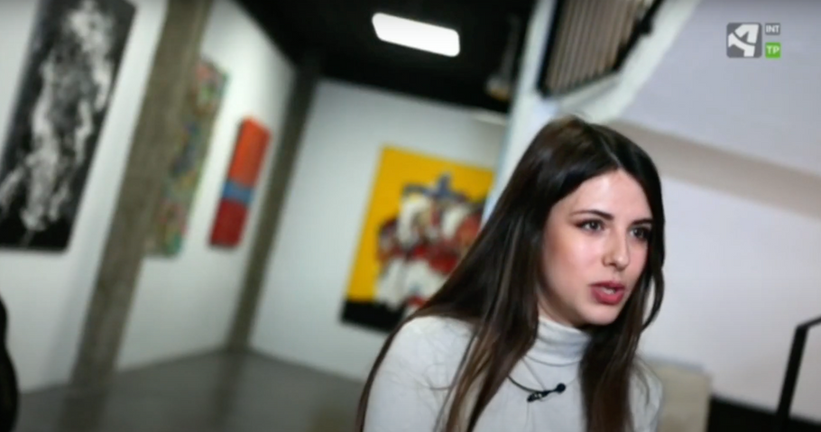 Aragón TV - Entrevista a la cantante Paola Pinar en la Galería Carmen Terreros para el programa de Atónitos huéspedes